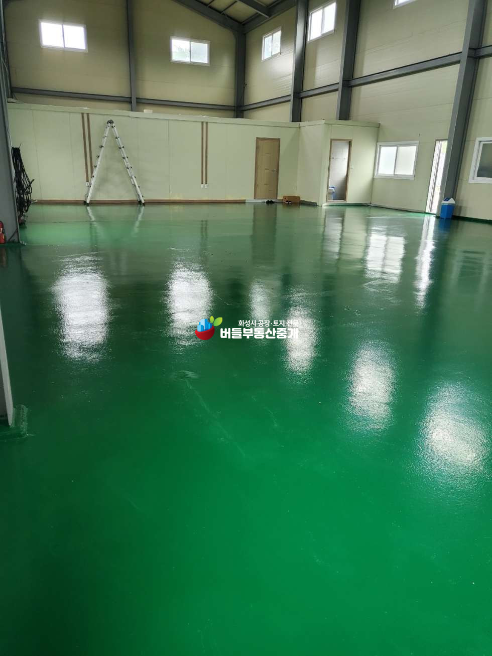 경기 화성만세구 송산면 중송리 마당 1300평 사용가능한 공장 /야적장 월세 매물번호 10117 사진 2