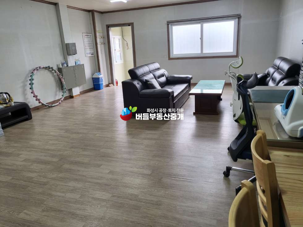 경기 화성만세구 송산면 중송리 마당 1300평 사용가능한 공장 /야적장 월세 매물번호 10117 사진 3